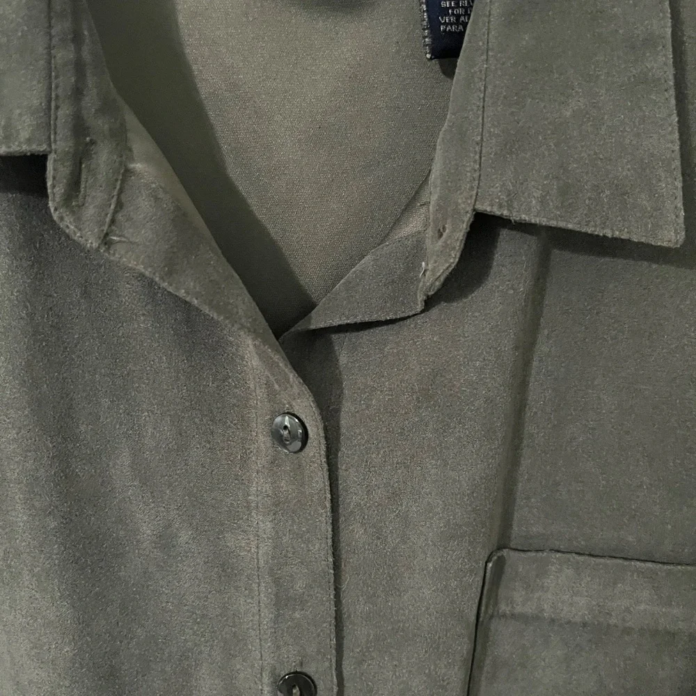 Button down - Picture 3 of 4